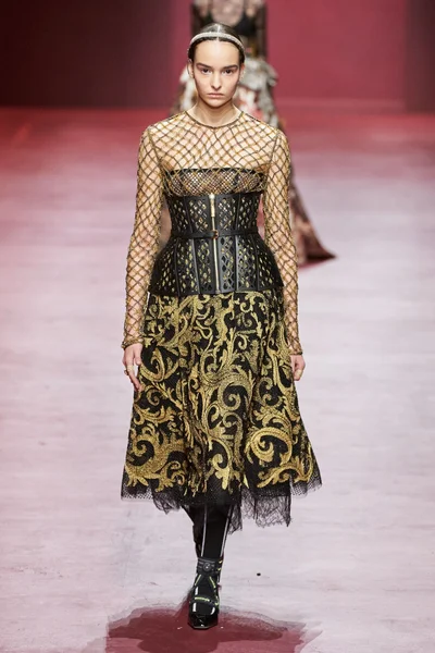Look 74